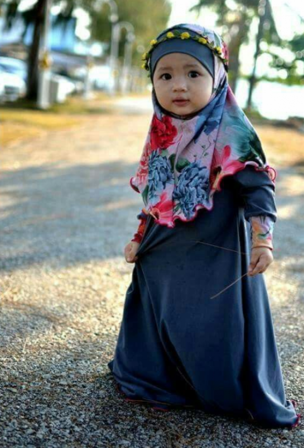 Hijab anak dengan gambar pemandangan alam